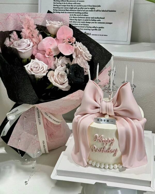 Pink bow candlestick