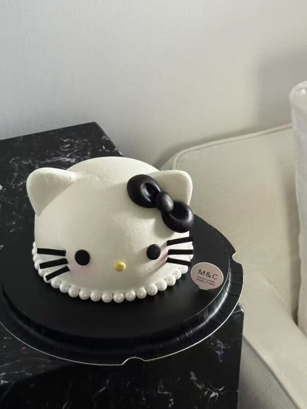 Little fragrance black Kitty