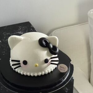 Kitty black chanel-style kitty